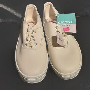 Hanes Classic Leather Sneakers Size 6m